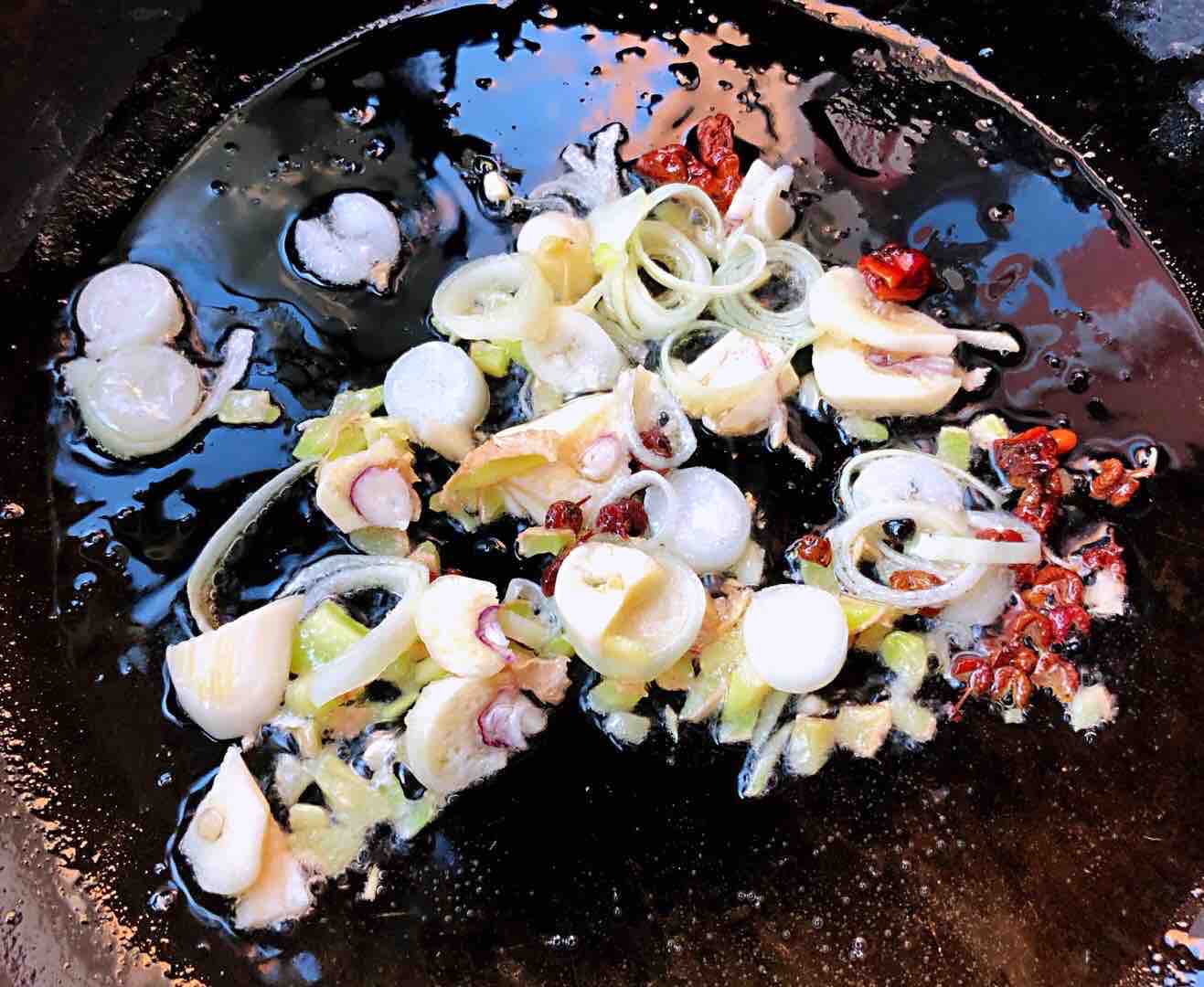 紅燒鴨腿的做法-咸鮮味燒菜譜