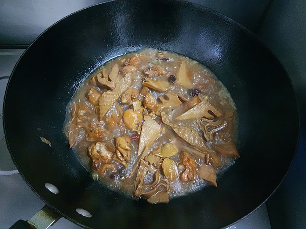 筍干燜雞塊的做法-咸鮮味燒菜譜