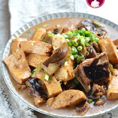 老板魚燉豆腐的做法-蒜香味燉菜譜