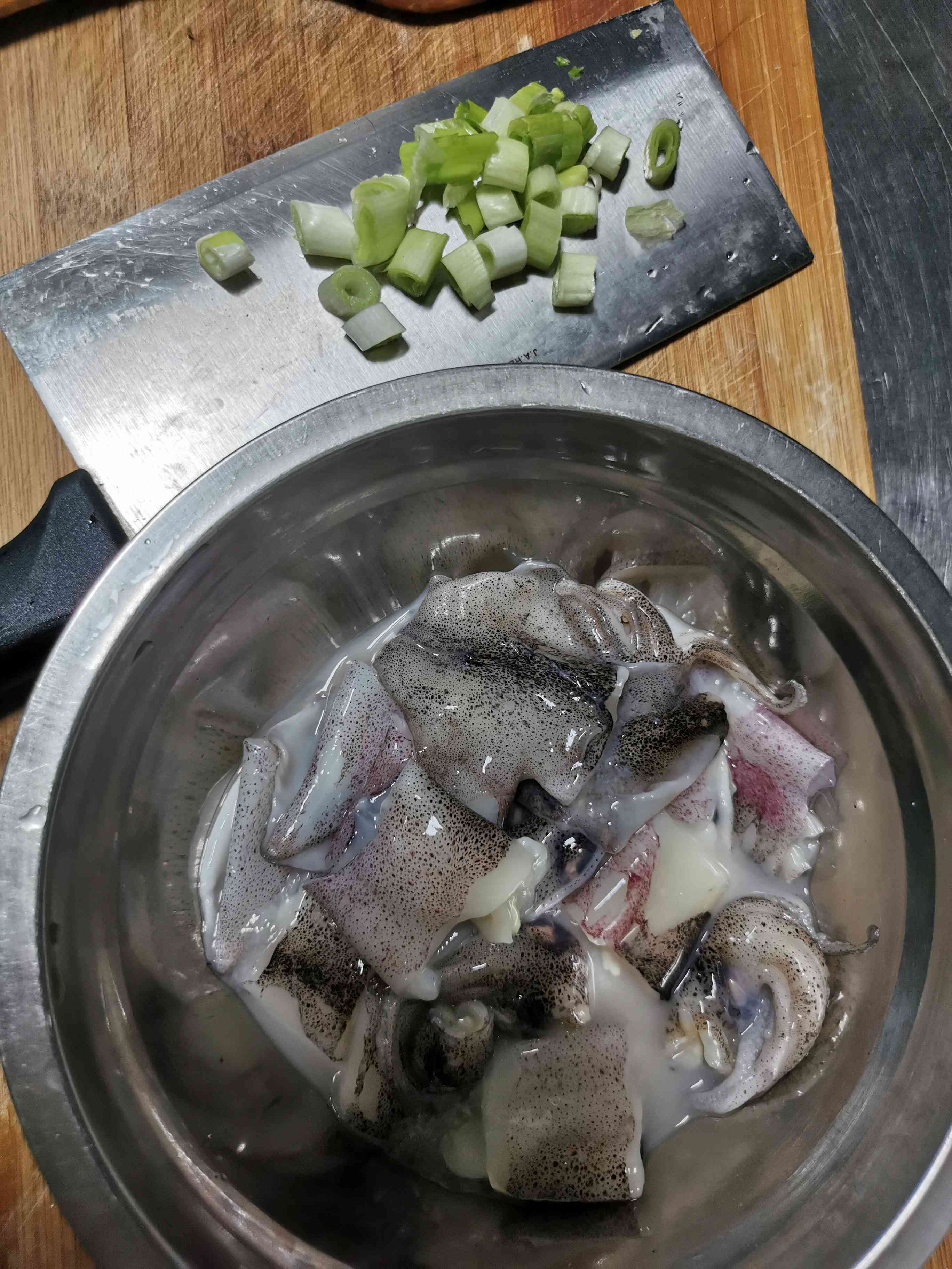 小白菜燒筆管魚的做法-家常味炒菜譜