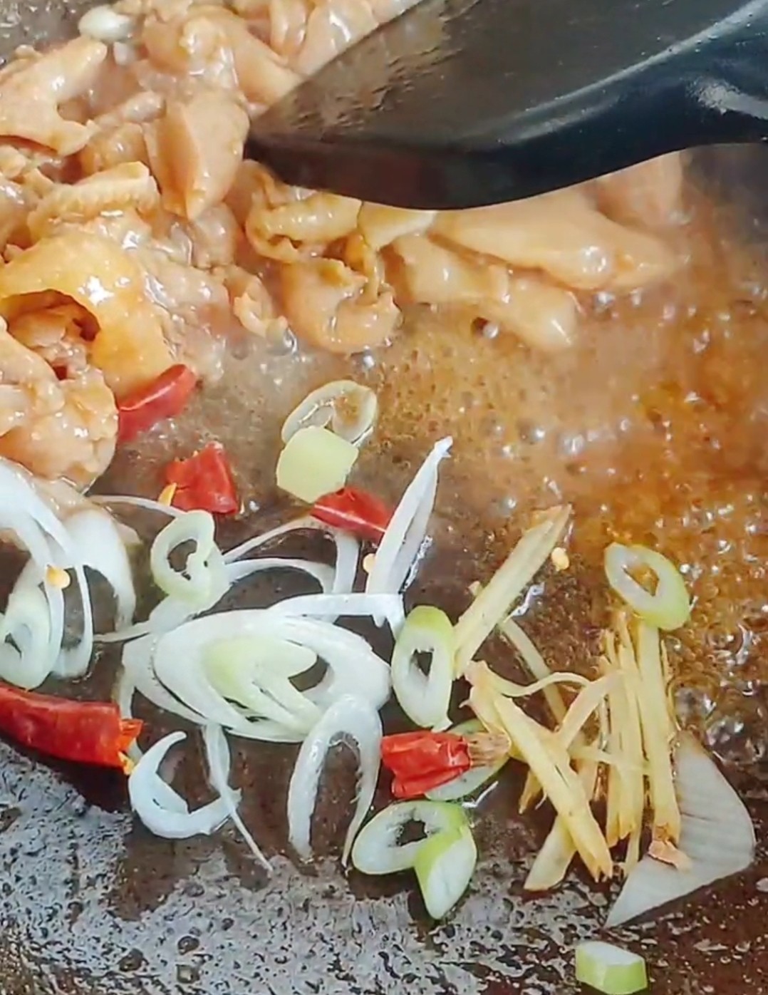 青椒雞腿肉的做法-豆瓣味炒菜譜