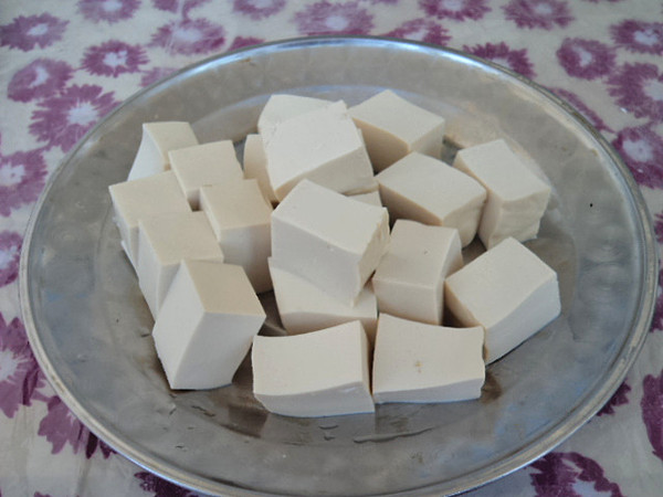 豆腐燒鯽魚的做法-咸鮮味燒菜譜