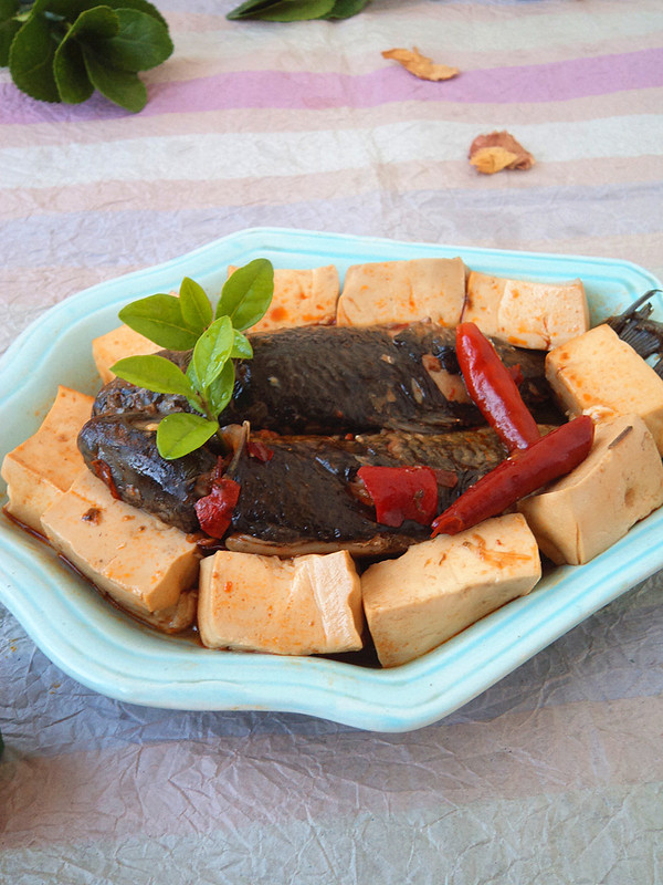 豆腐燒鯽魚的做法-咸鮮味燒菜譜
