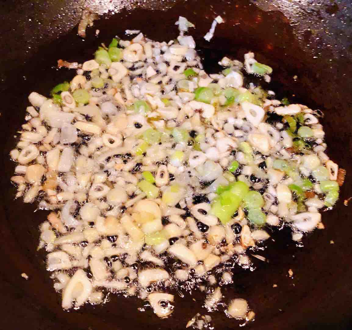 辣爆螻蛄蝦的做法-香辣味炒菜譜