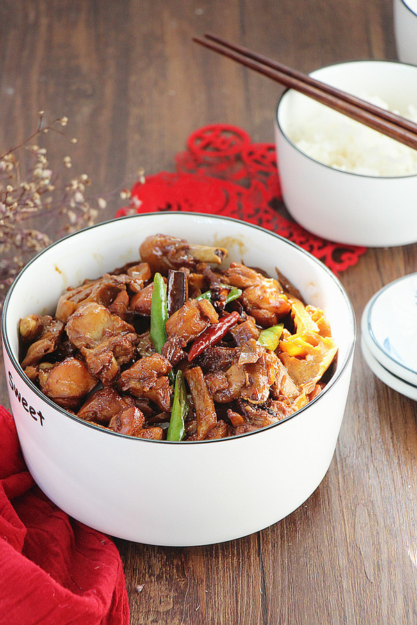 筍干燜雞塊的做法-咸鮮味燒菜譜