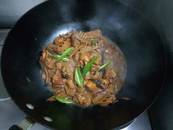 筍干燜雞塊的做法-咸鮮味燒菜譜