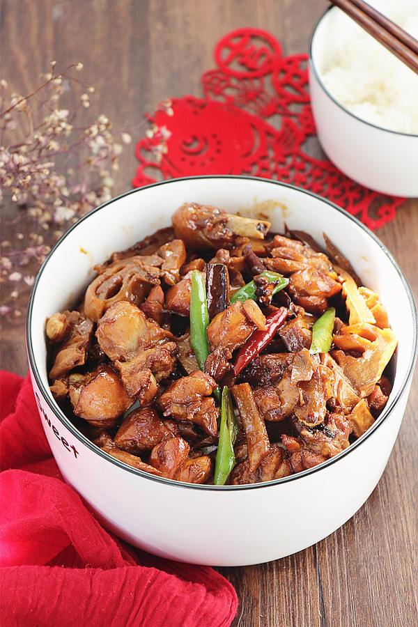 筍干燜雞塊的做法-咸鮮味燒菜譜