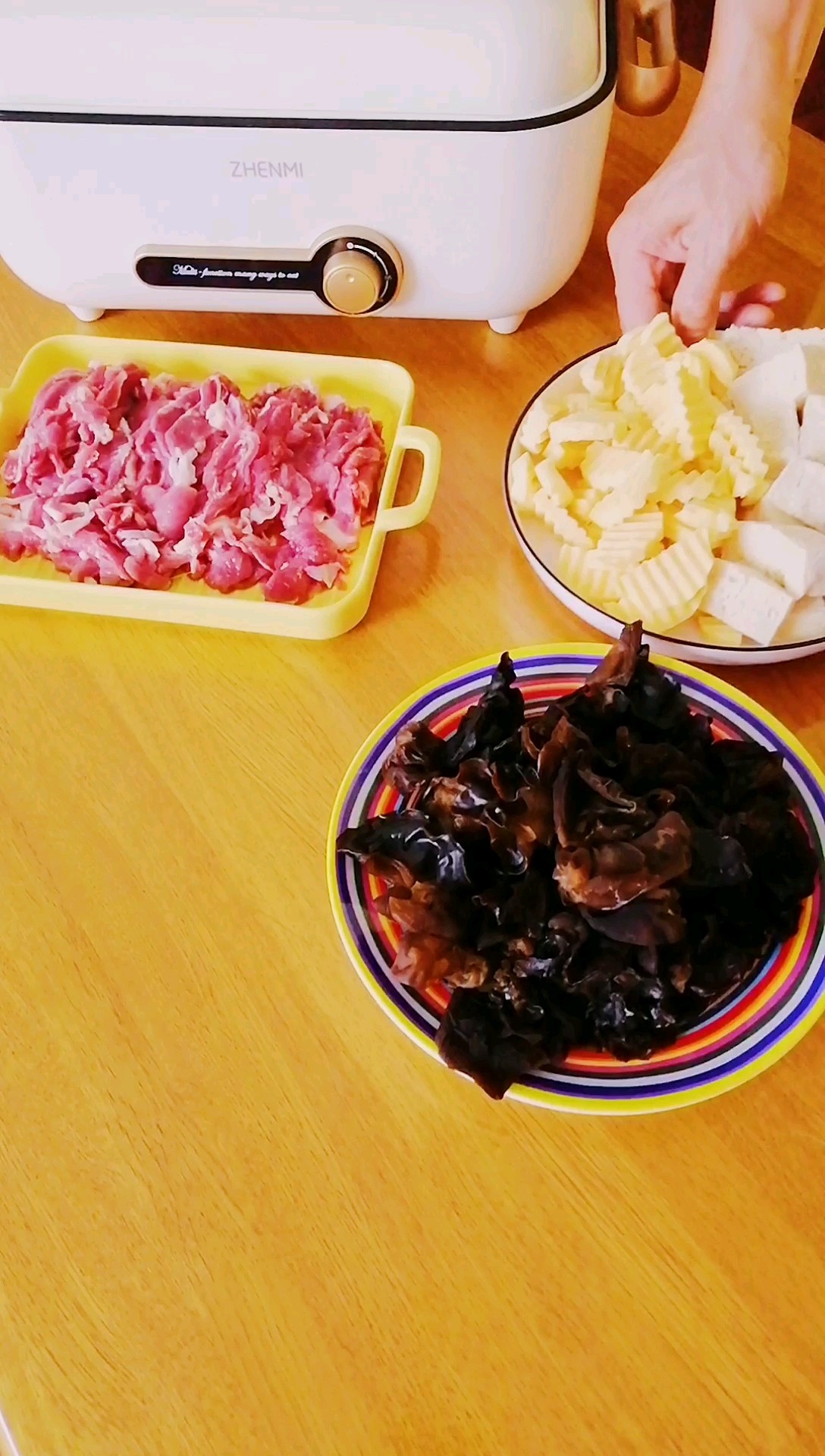 羊肉什錦火鍋的做法-咸鮮味煮菜譜