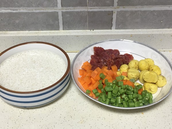 香腸板栗蒸飯的做法-家常味蒸菜譜