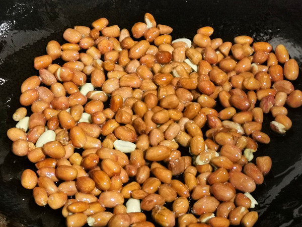炒花生米的做法-家常味炒菜譜