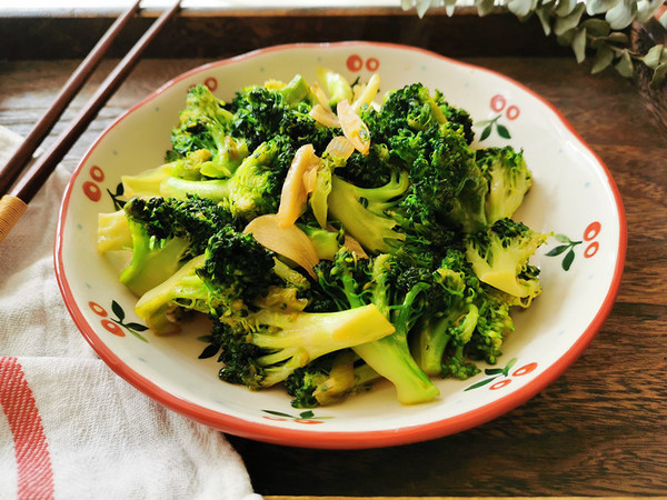 蒜香西蘭花的做法-家常味炒菜譜