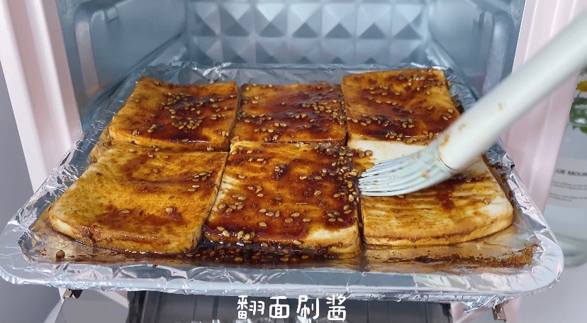 2塊錢的豆腐這么做，比肉還下飯的做法-醬香味烤菜譜
