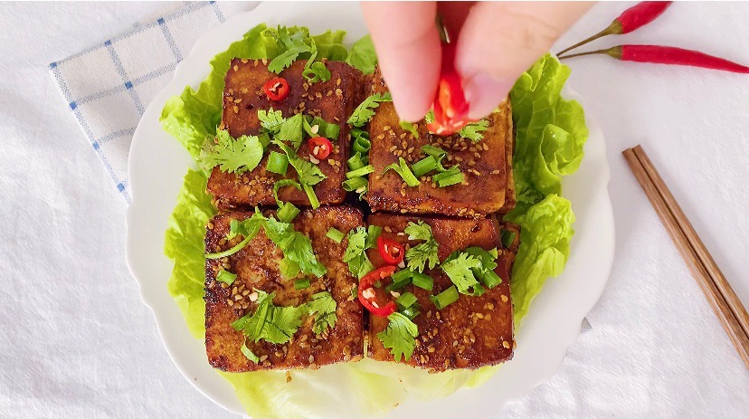 2塊錢的豆腐這么做，比肉還下飯的做法-醬香味烤菜譜