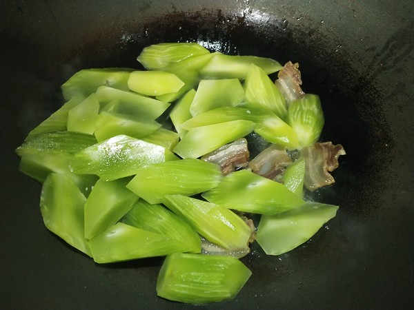 臘肉燉萵苣的做法-咸鮮味燉菜譜