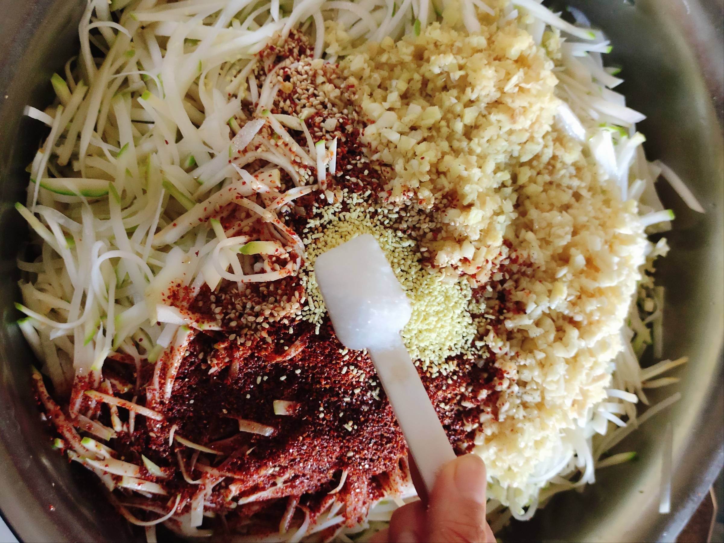 涼拌芥菜絲的做法-香辣味拌菜譜