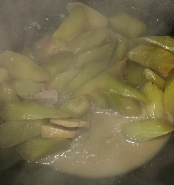 臘肉燉萵苣的做法-咸鮮味燉菜譜