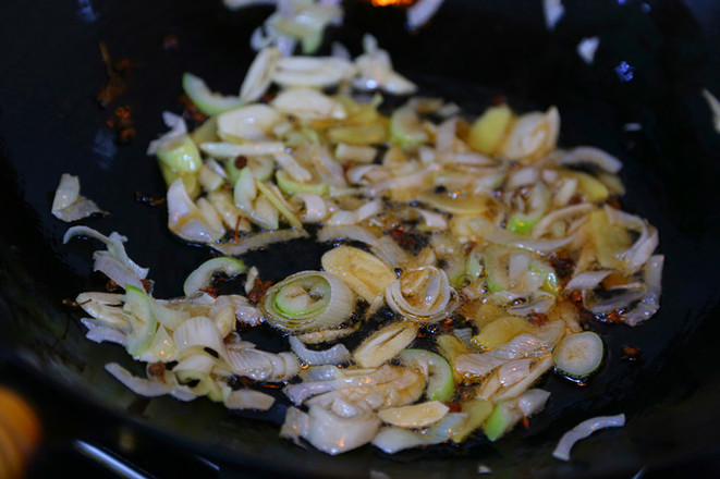 香辣毛豆米炒小魚干的做法-家常味炒菜譜