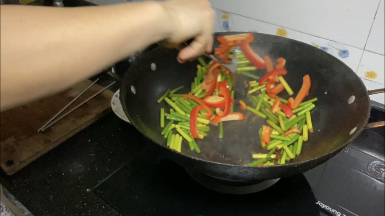 蒜苔炒肉的做法-醬香味炒菜譜