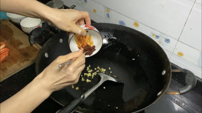 蒜苔炒肉的做法-醬香味炒菜譜