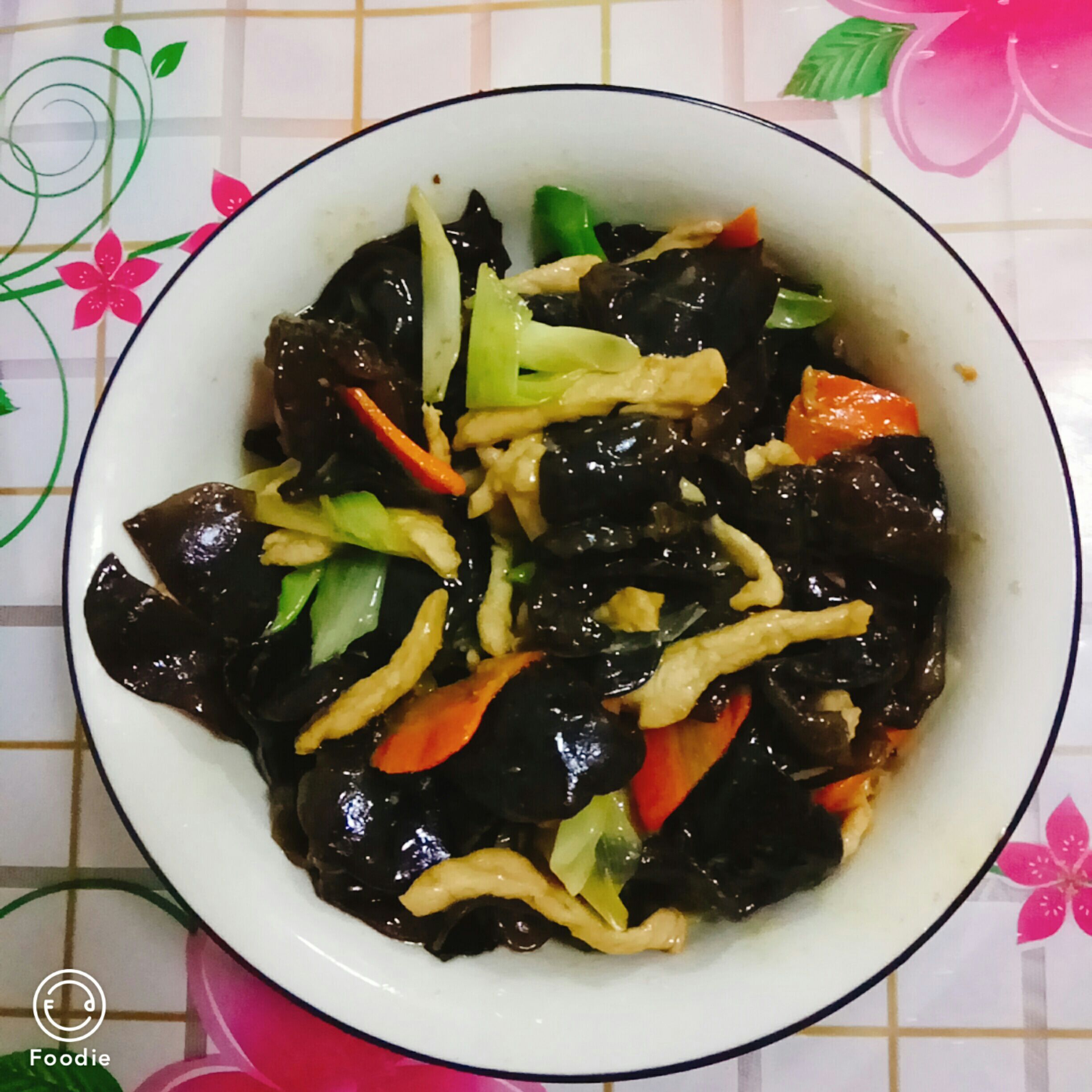 木耳炒肉的做法-家常味炒菜譜