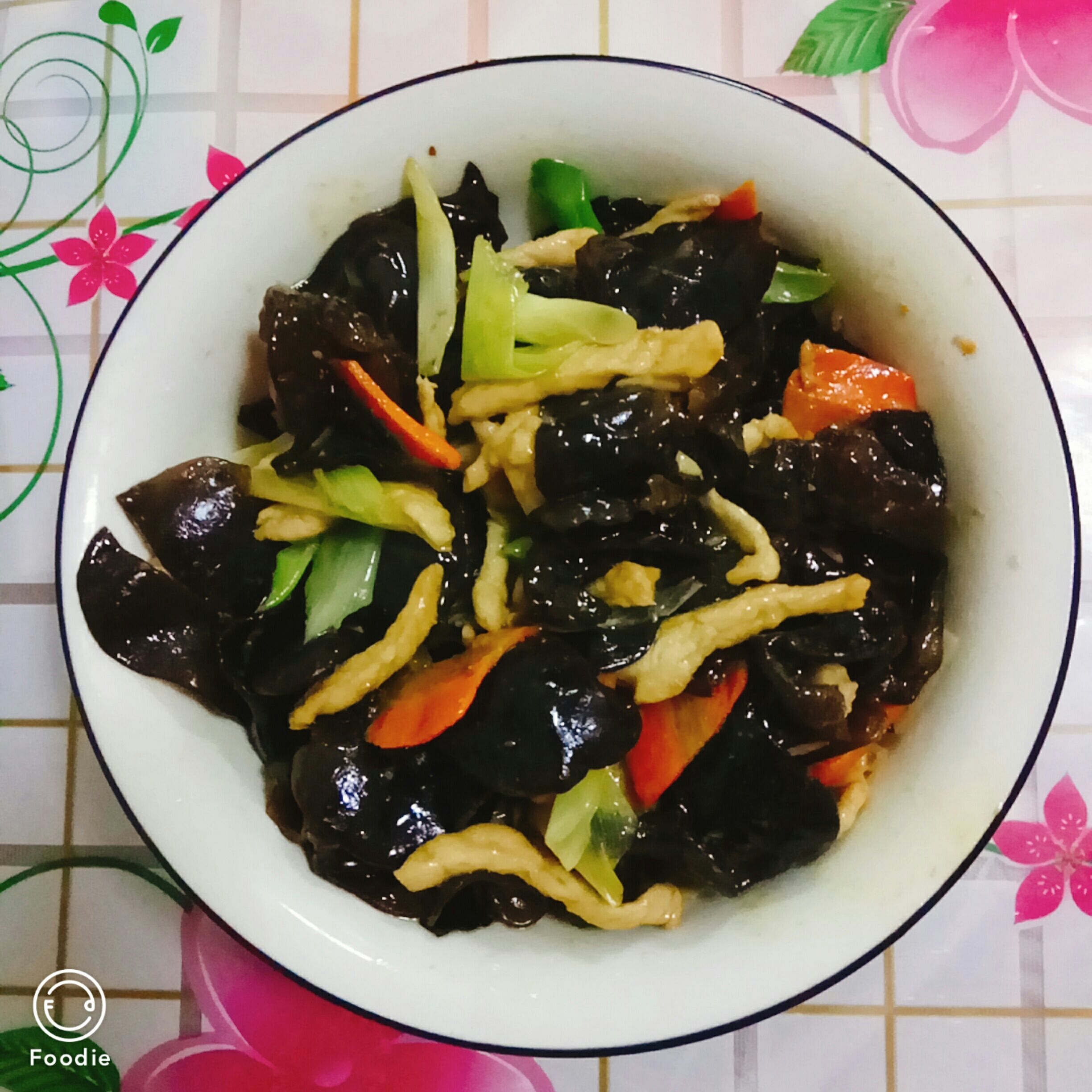 木耳炒肉的做法-家常味炒菜譜