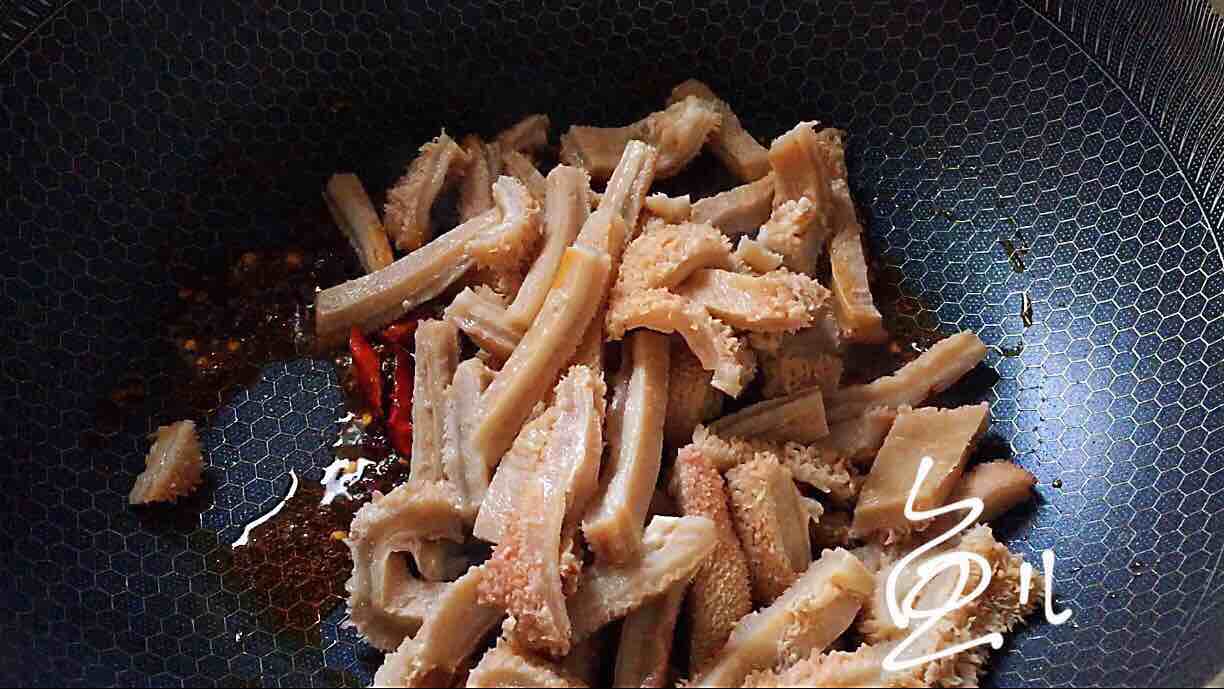 麻辣牛肚的做法-麻辣味炒菜譜