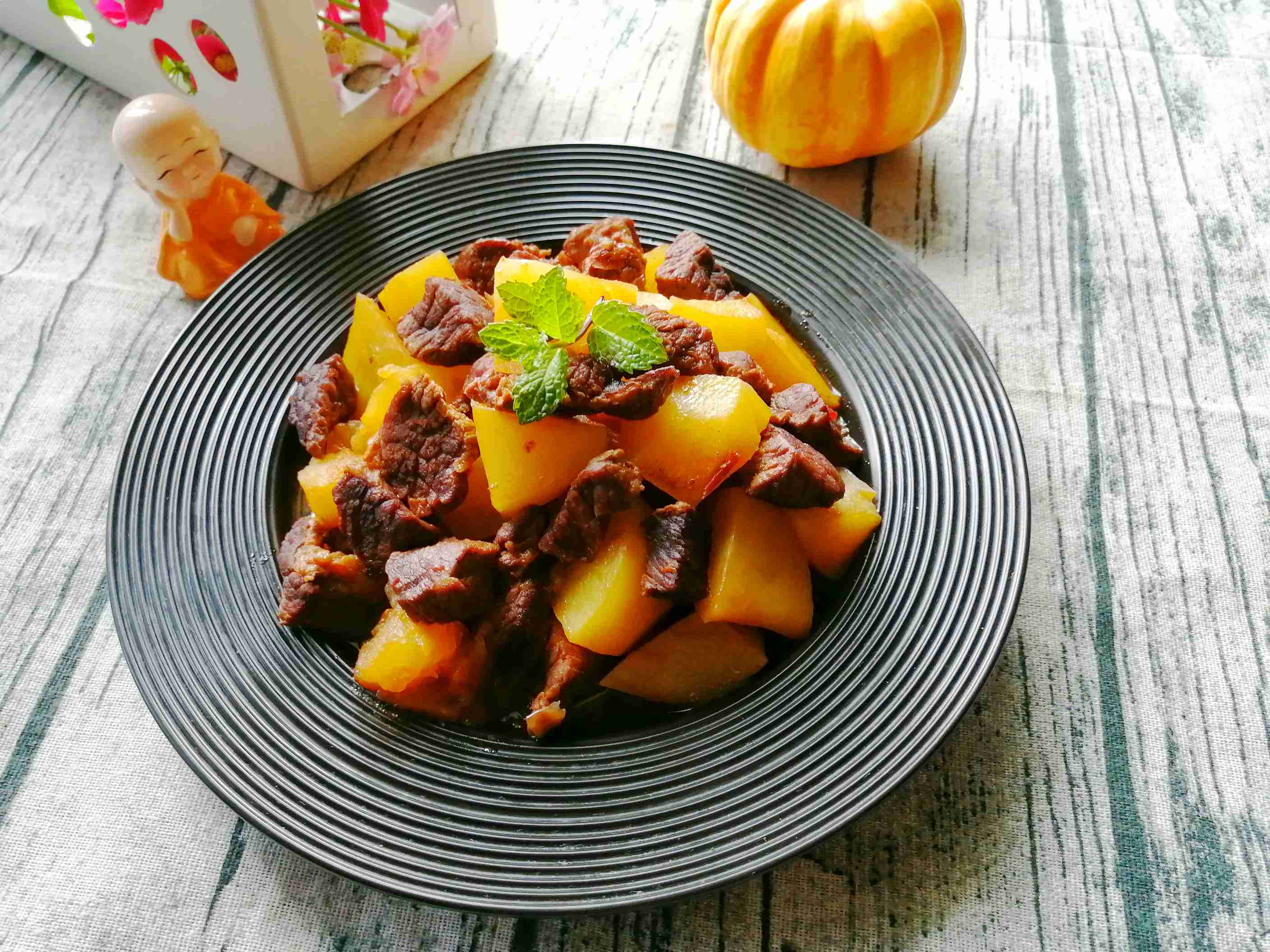 牛肉燉土豆的做法-家常味燒菜譜