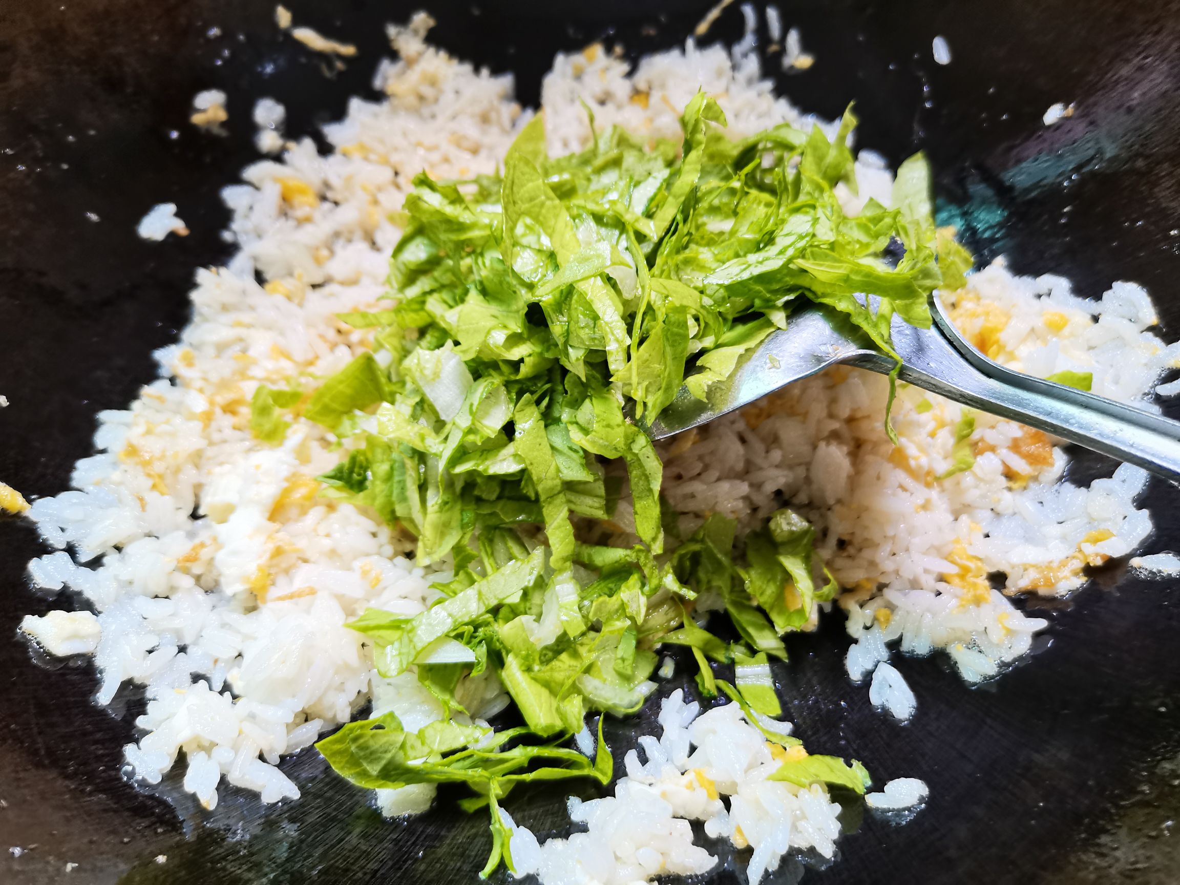 小白菜蛋炒飯的做法-家常味炒菜譜