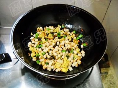 醬香饅頭炒雞蛋的做法-家常味炒菜譜