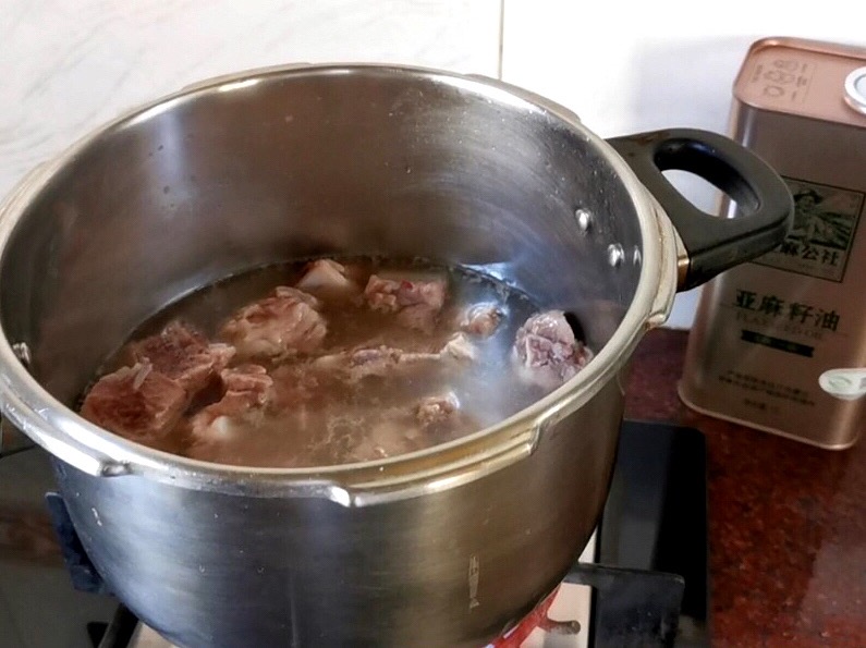 亞麻籽油排骨湯的做法-咸鮮味煮菜譜