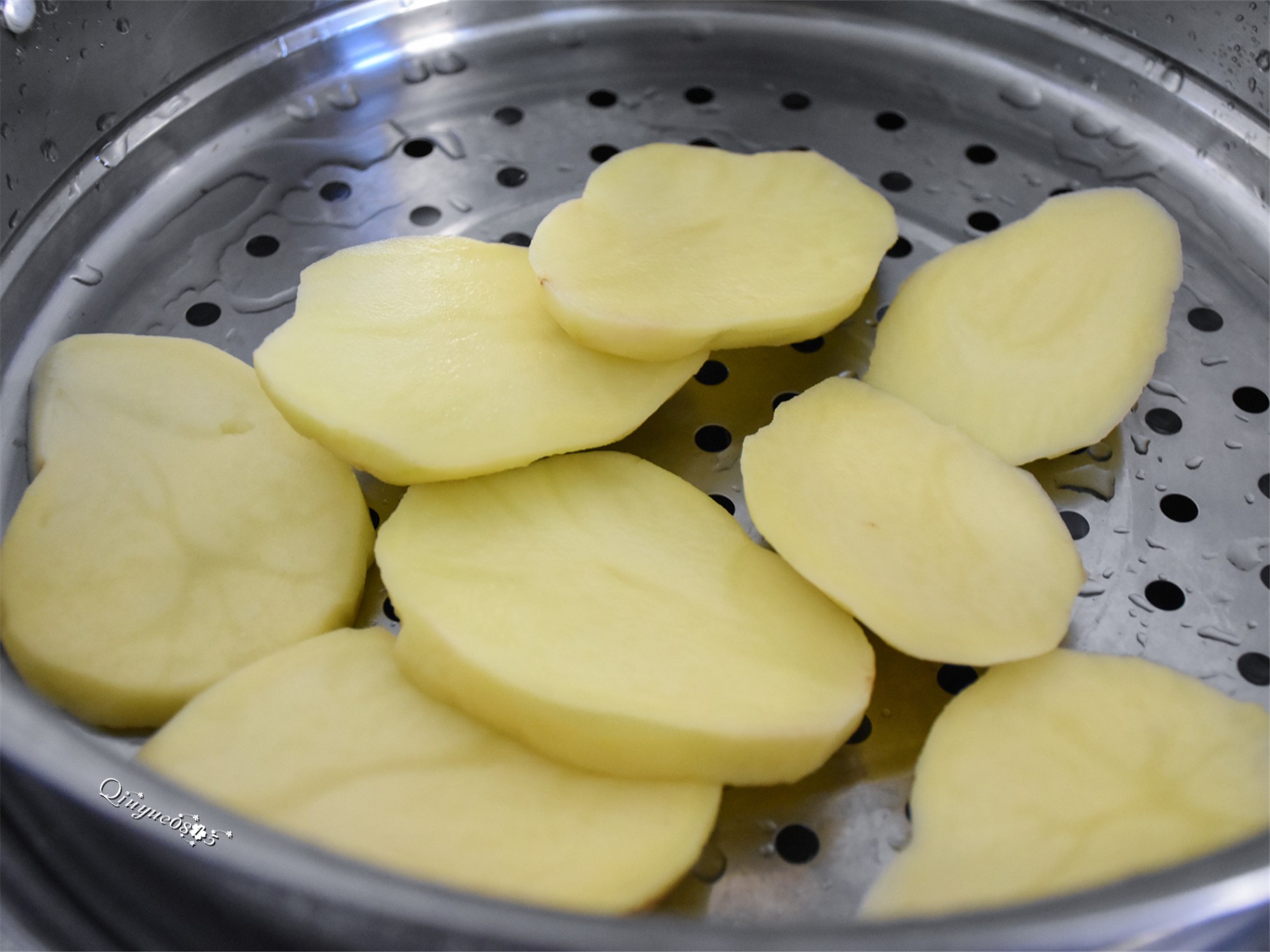 仿香菇土豆的做法-香辣味蒸菜譜