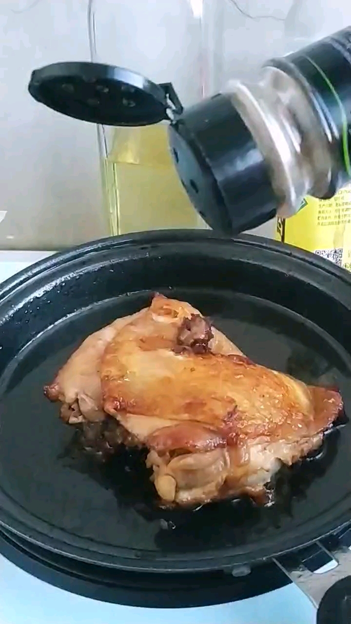 快手煎雞排，想吃進來看看就會的做法-麻辣味煎菜譜