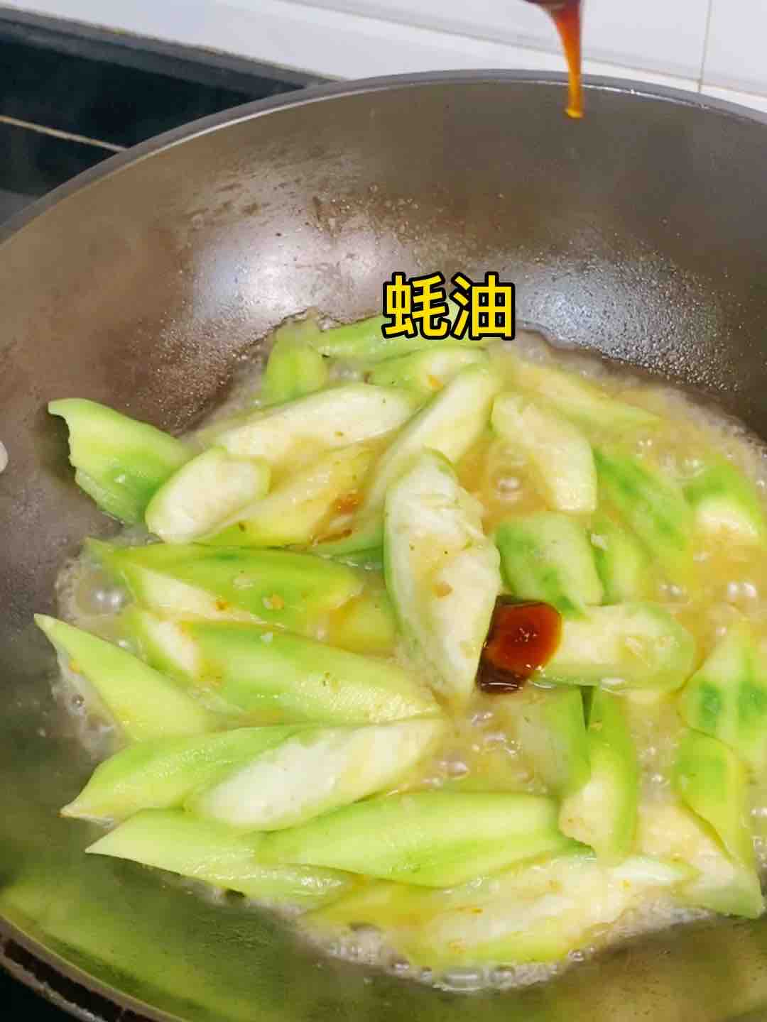 絲瓜這樣炒，比山珍海味還美味，10條不夠吃??便宜超好吃的做法-咸鮮味炒菜譜