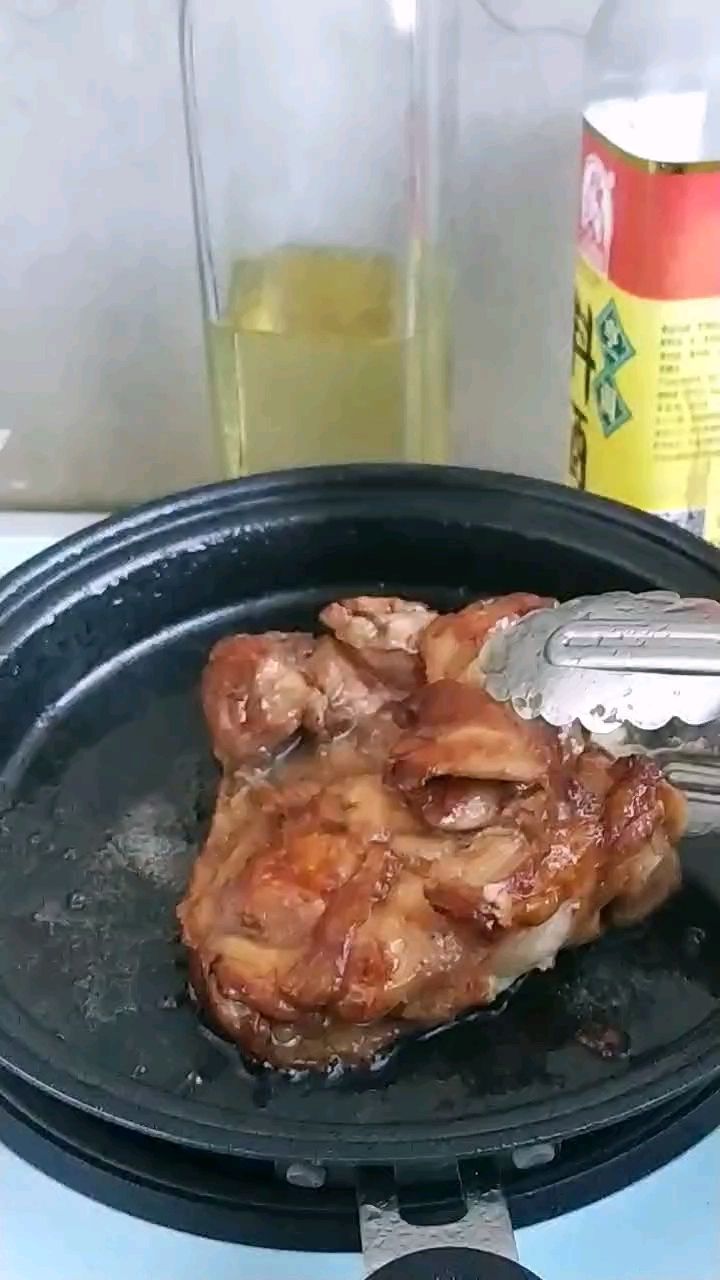 快手煎雞排，想吃進來看看就會的做法-麻辣味煎菜譜