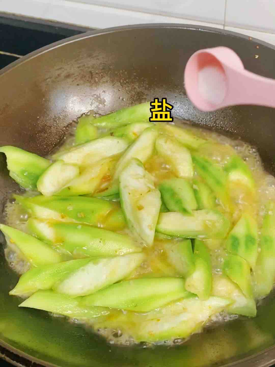 絲瓜這樣炒，比山珍海味還美味，10條不夠吃??便宜超好吃的做法-咸鮮味炒菜譜