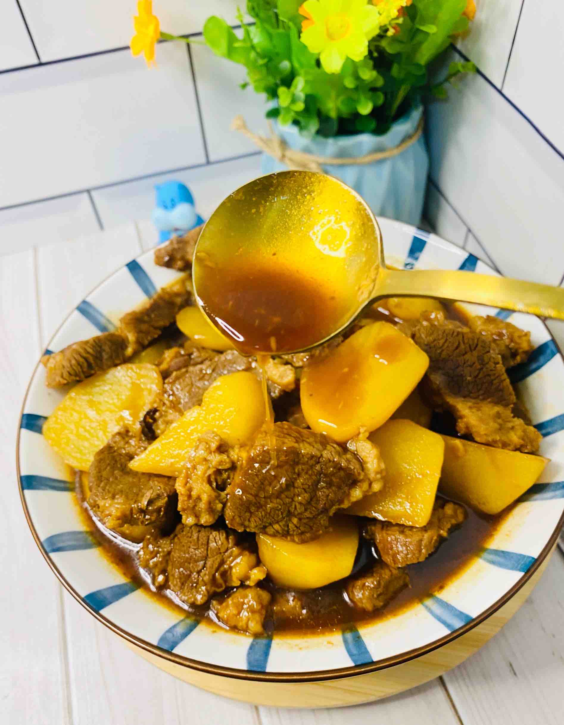爆香紅燒牛肉燜土豆，這樣煮??一鍋都不夠的做法-家常味醬菜譜