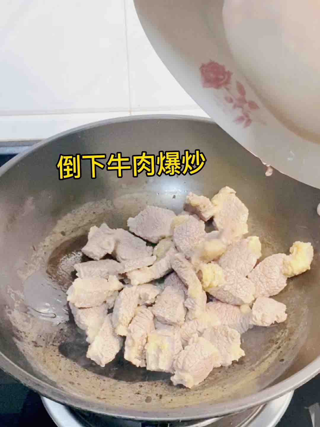 爆香紅燒牛肉燜土豆，這樣煮??一鍋都不夠的做法-家常味醬菜譜