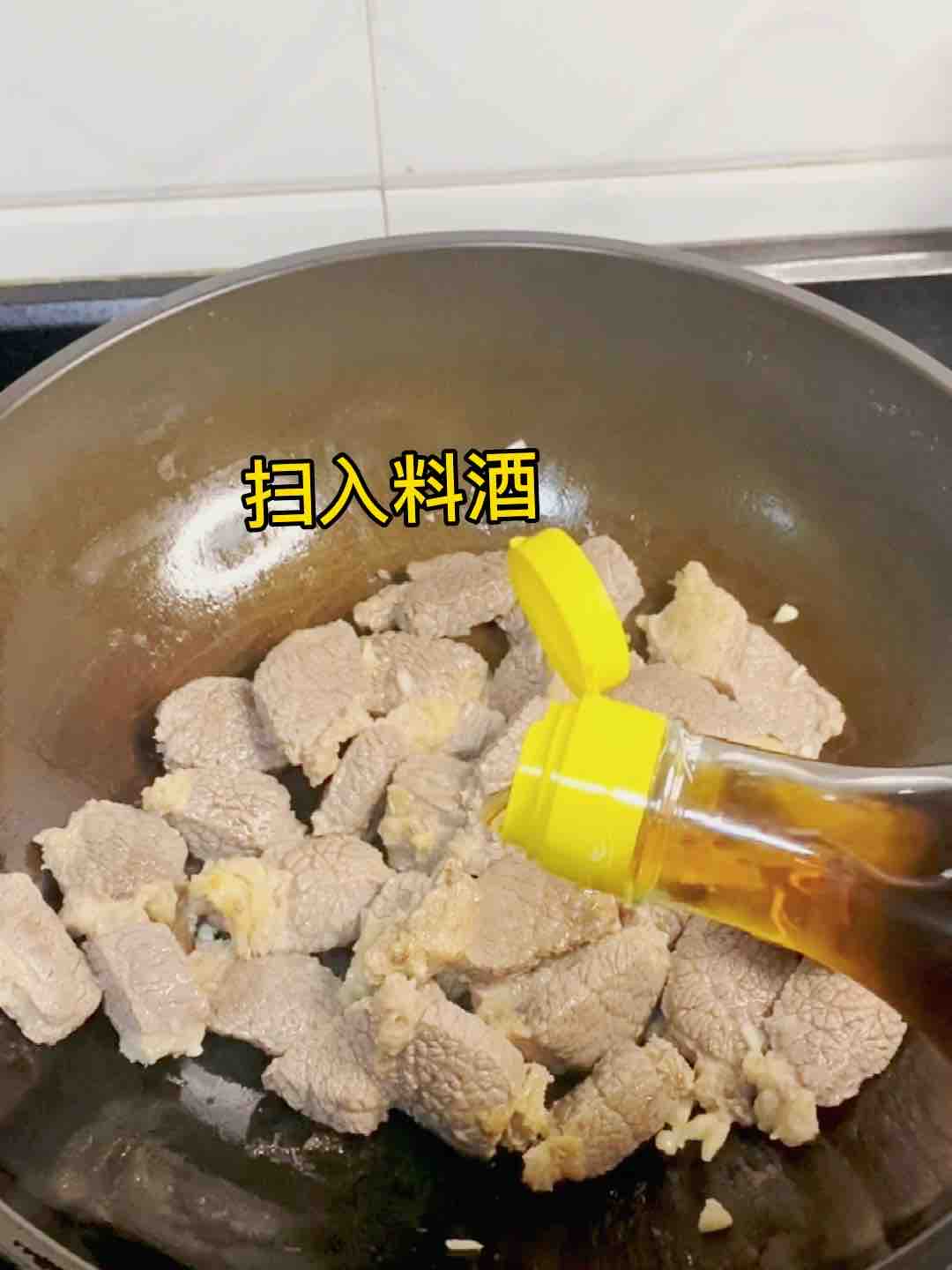 爆香紅燒牛肉燜土豆，這樣煮??一鍋都不夠的做法-家常味醬菜譜