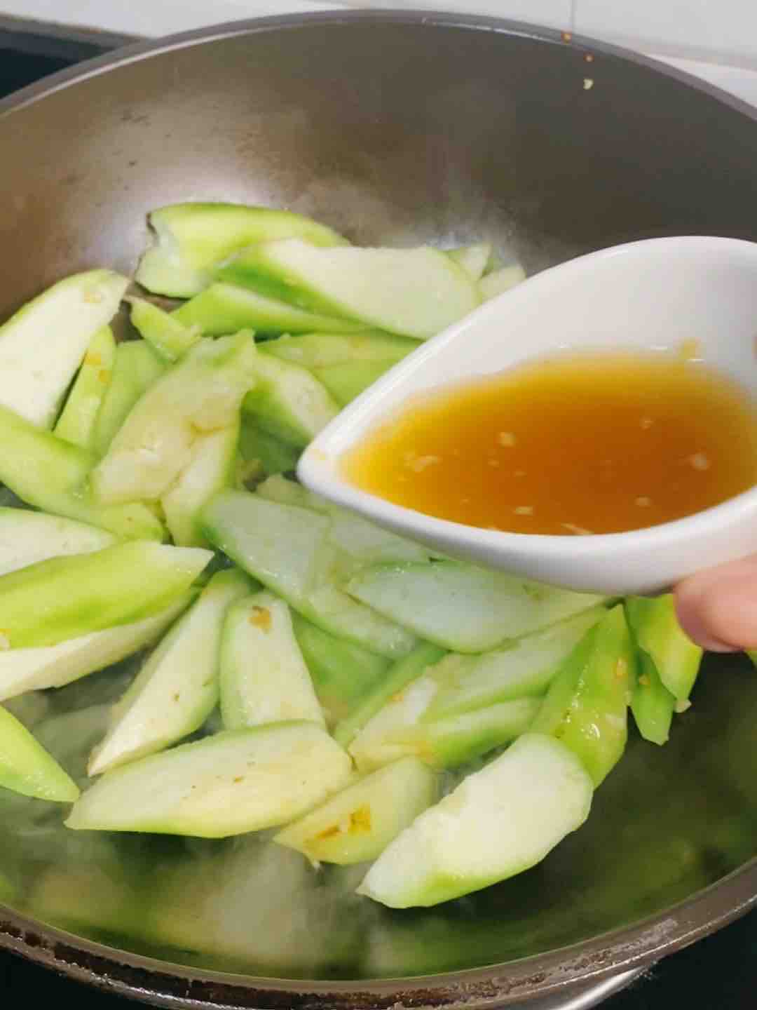 絲瓜這樣炒，比山珍海味還美味，10條不夠吃??便宜超好吃的做法-咸鮮味炒菜譜