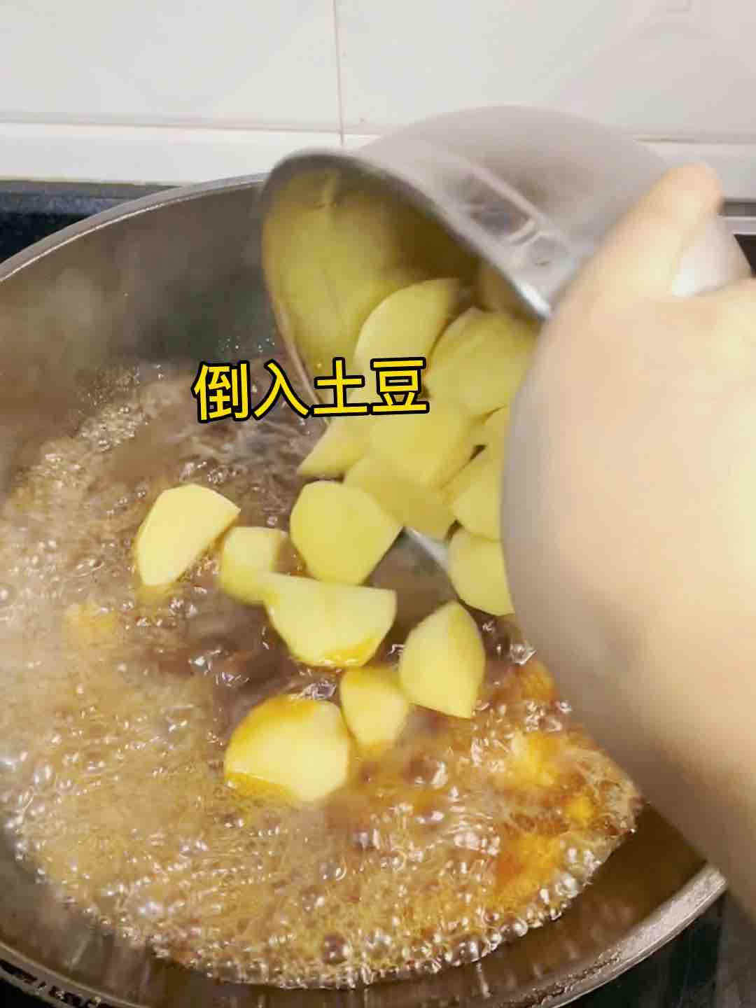 爆香紅燒牛肉燜土豆，這樣煮??一鍋都不夠的做法-家常味醬菜譜
