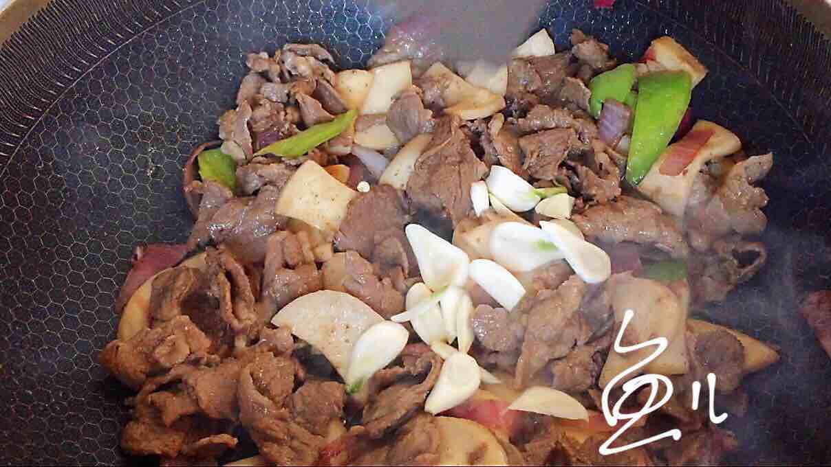 教你杏鮑菇新吃法，上桌就被搶光了！的做法-家常味炒菜譜