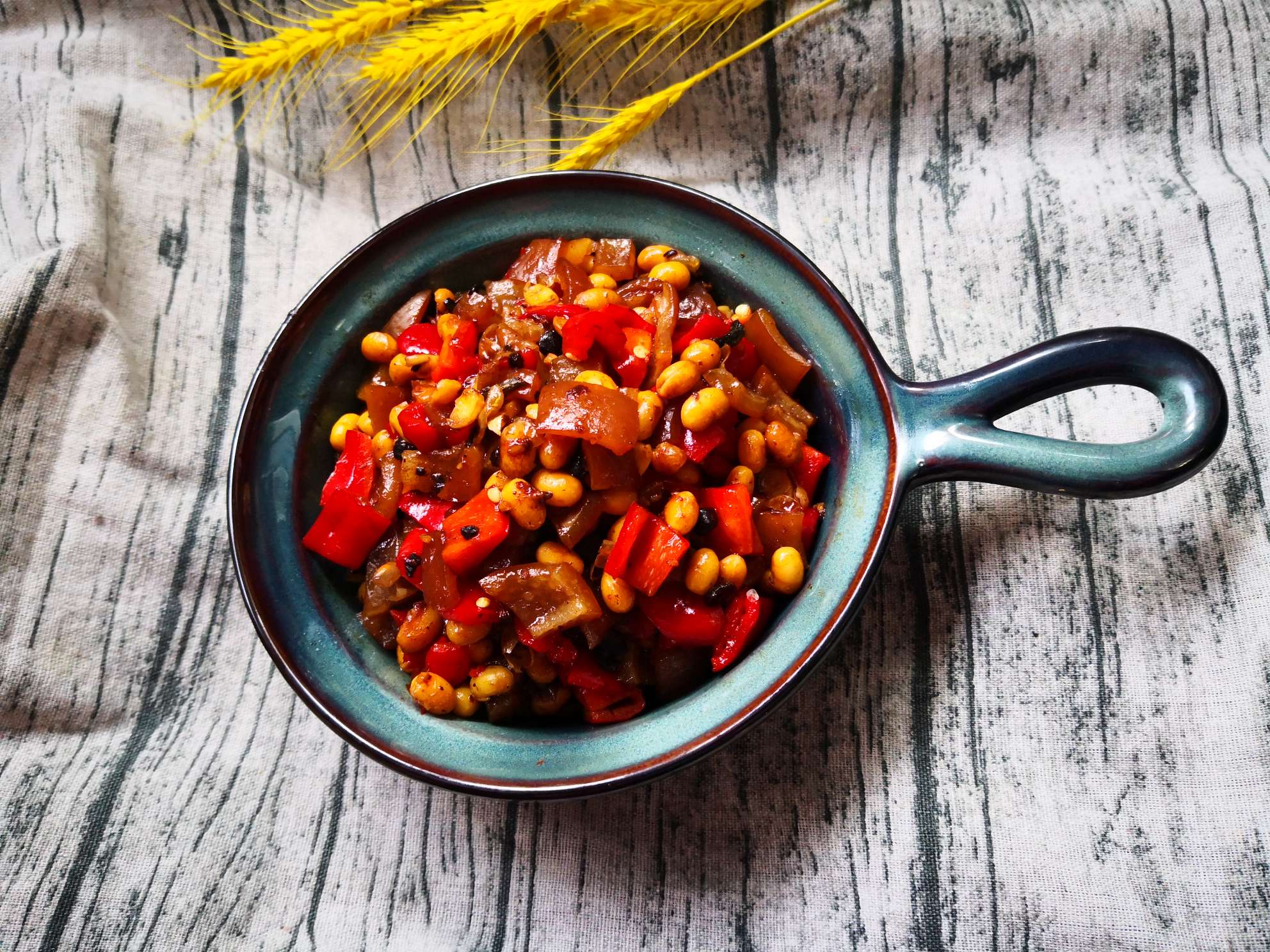紅椒肉皮醬黃豆的做法-家常味炒菜譜