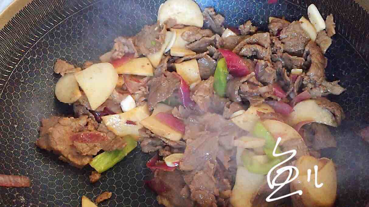 教你杏鮑菇新吃法，上桌就被搶光了！的做法-家常味炒菜譜