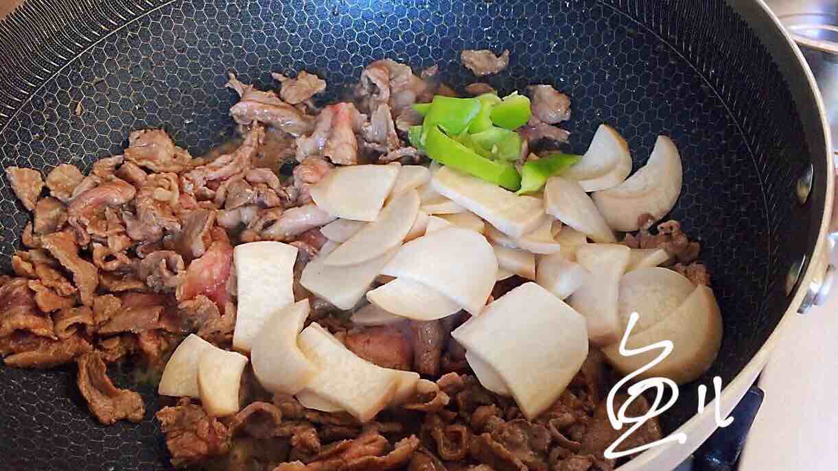 教你杏鮑菇新吃法，上桌就被搶光了！的做法-家常味炒菜譜