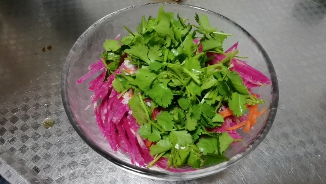 幾分鐘就能搞定的酸甜爽口小涼菜的做法-酸甜味拌菜譜