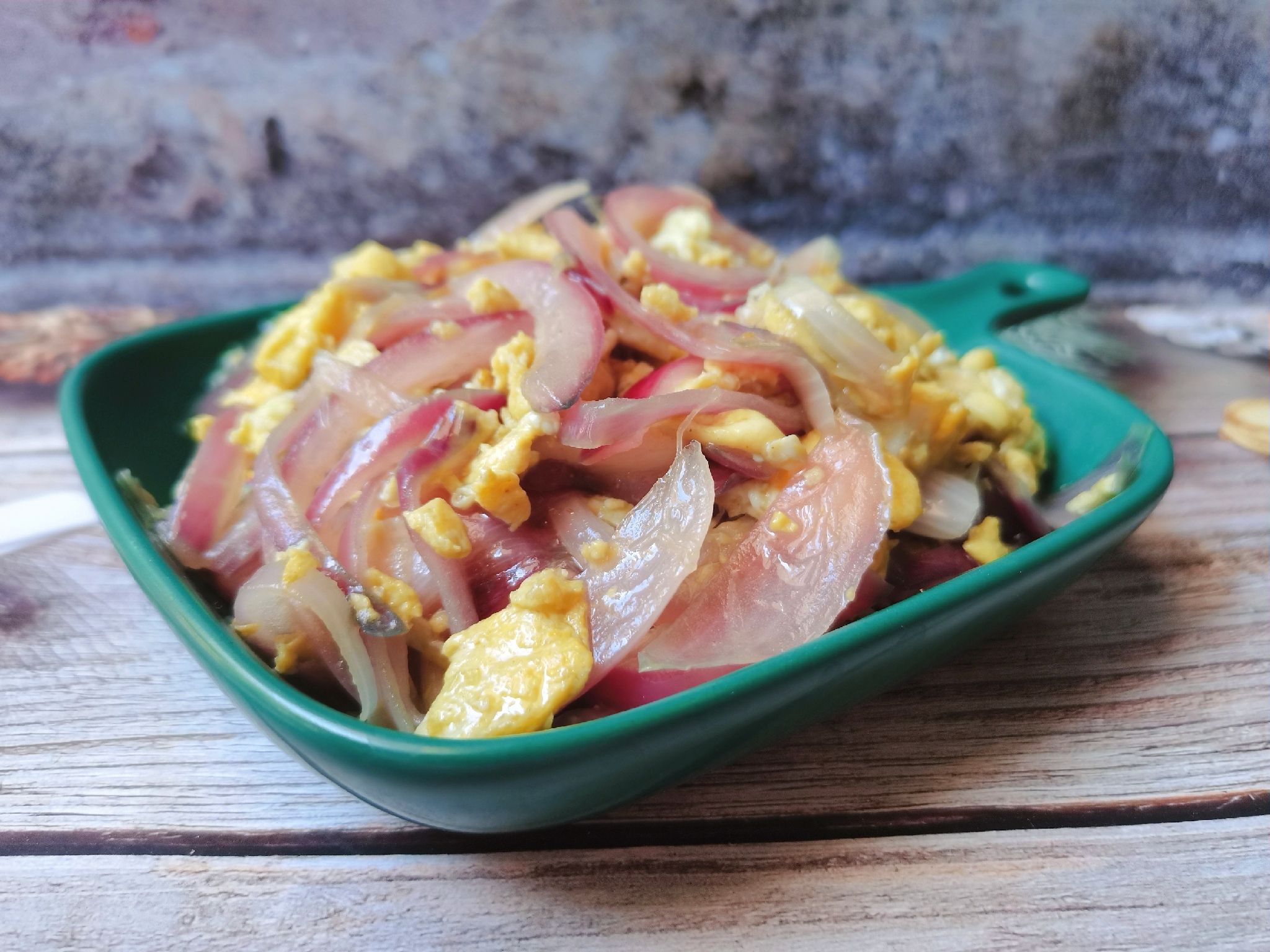 洋蔥炒蛋的做法-家常味炒菜譜