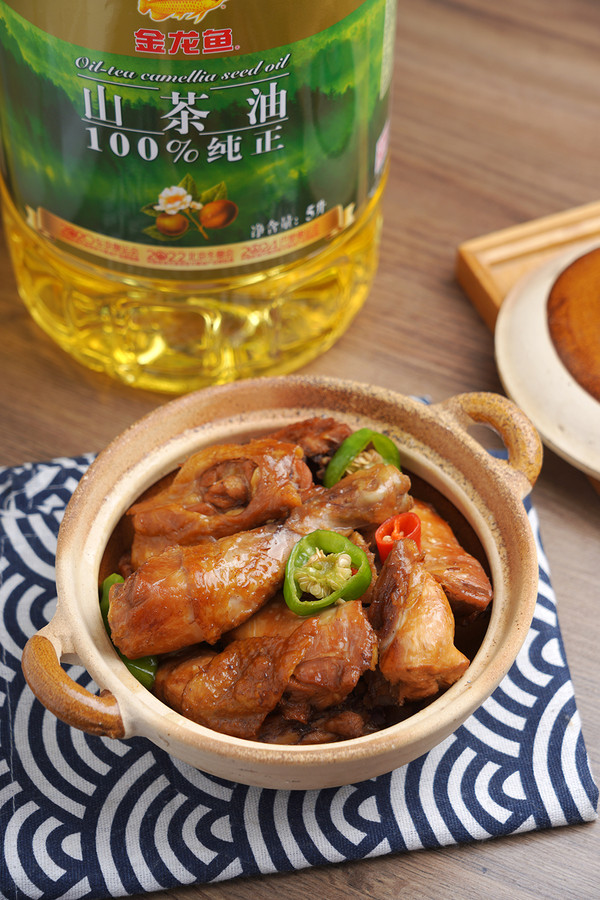 茶油燜雞【孔老師教做菜】的做法-家常味燜菜譜
