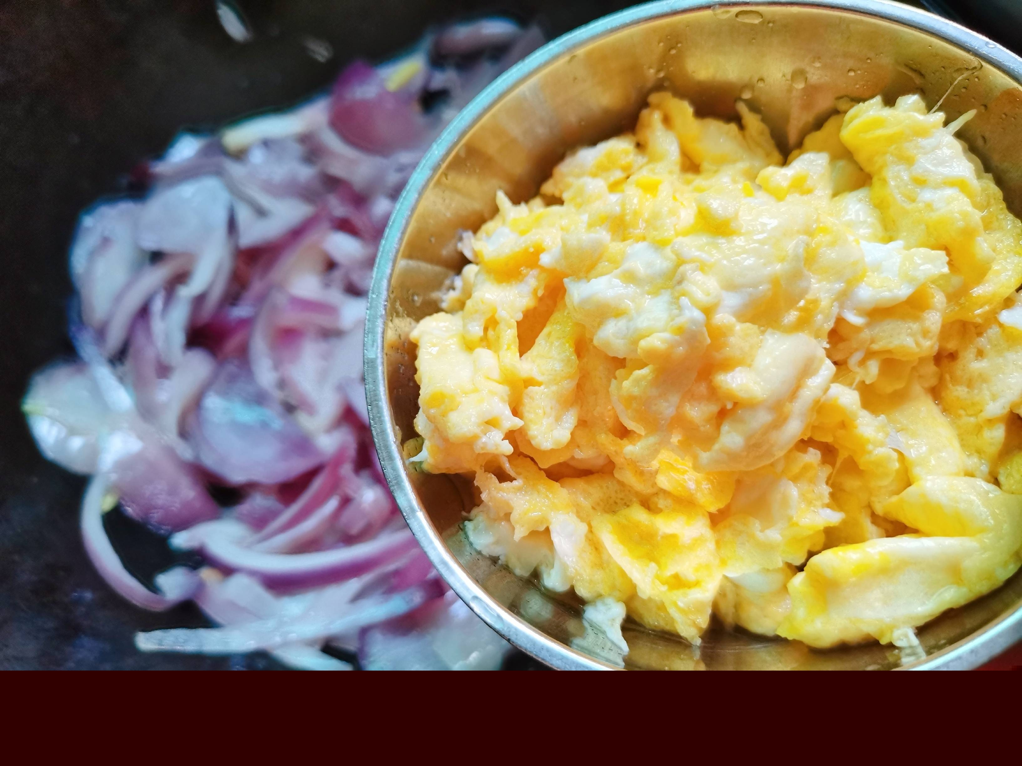 洋蔥炒蛋的做法-家常味炒菜譜