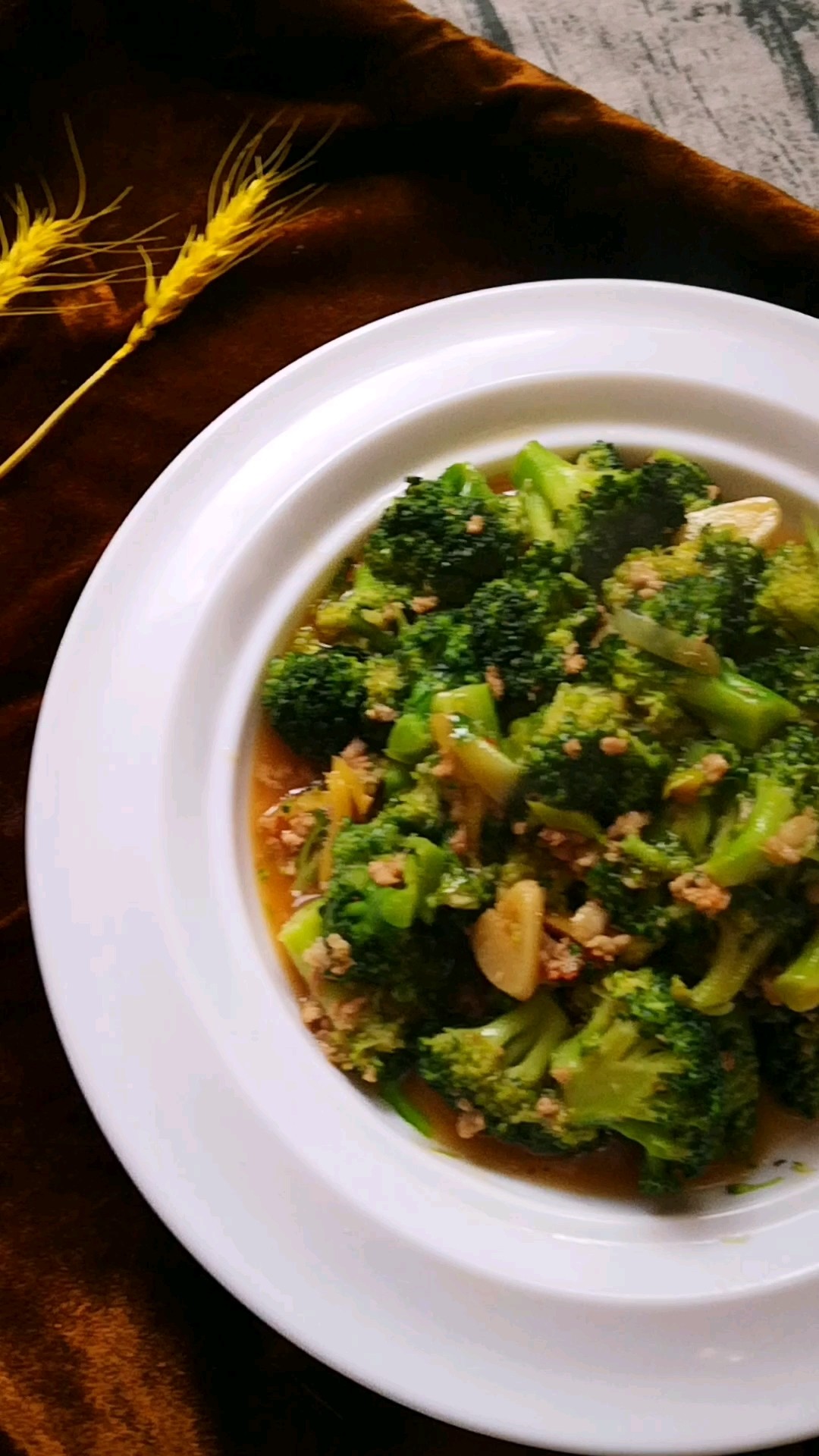 肉餡西蘭花的做法-家常味炒菜譜