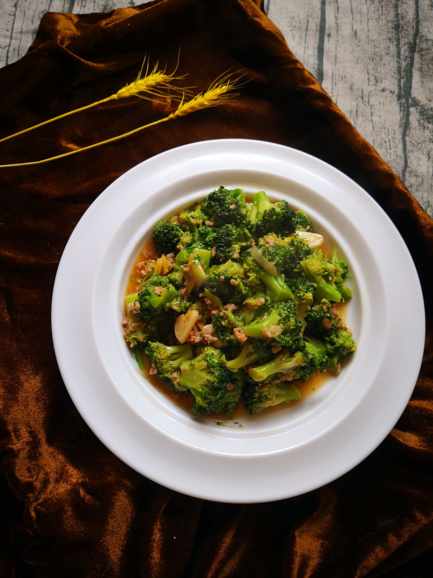 肉餡西蘭花的做法-家常味炒菜譜